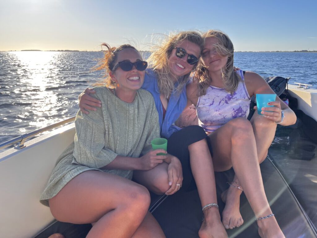 Mädels auf der Ostsee, am Bootfahren