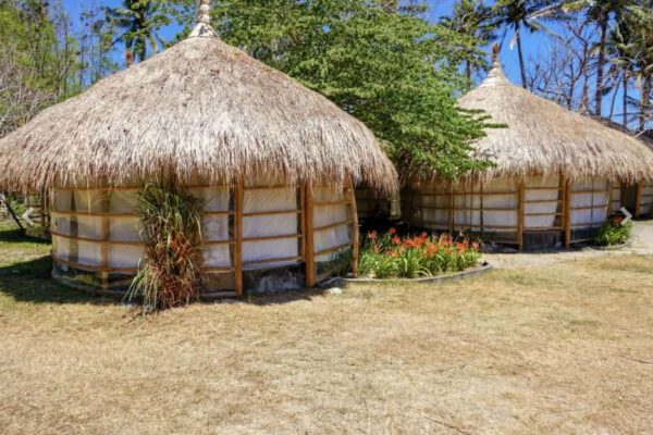 Bungalows im Philippinen Kitecamp